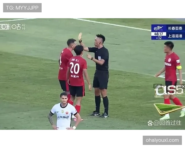 半场哨吹响时裁判判定上半场终止与补时规则